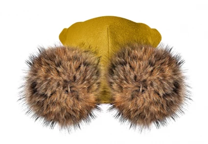 Зимова шапочка-шолом Corona.hm "Карамелька" медовий з 2 натуральними помпонами єнот